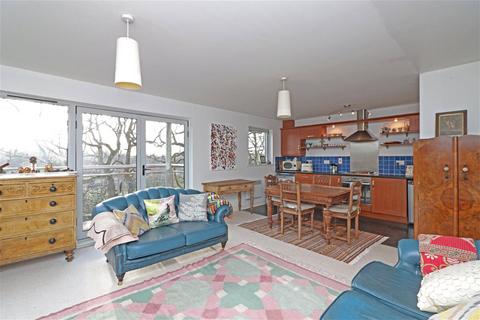 18 Brodwell Grange, Leeds, LS18 4AU