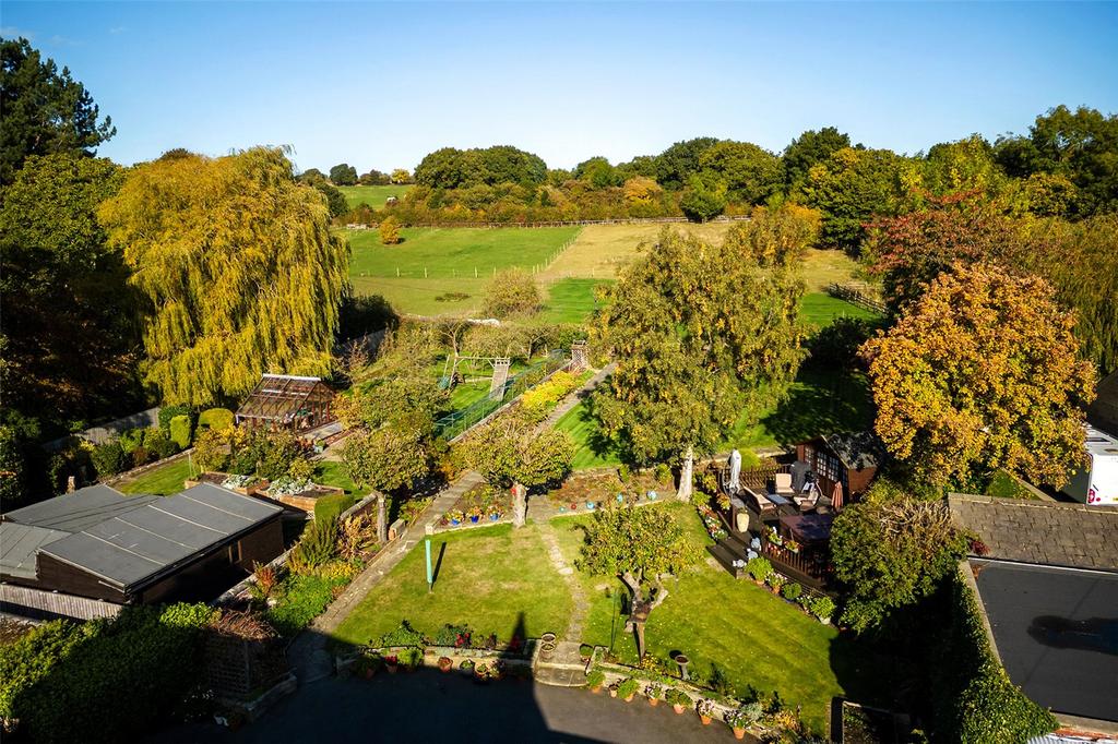 Rawdon Road, Horsforth, Leeds, West Yorkshire, LS18 5 bed house for