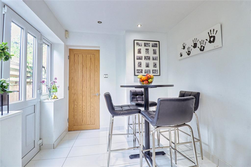 Tranmere Court, Guiseley, Leeds, West Yorkshire, LS20 5 bed detached