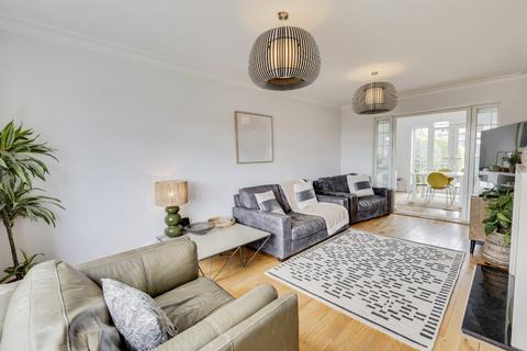 4 bedroom semi-detached house for sale, Park Grove, Horsforth, Leeds, West Yorkshire, LS18