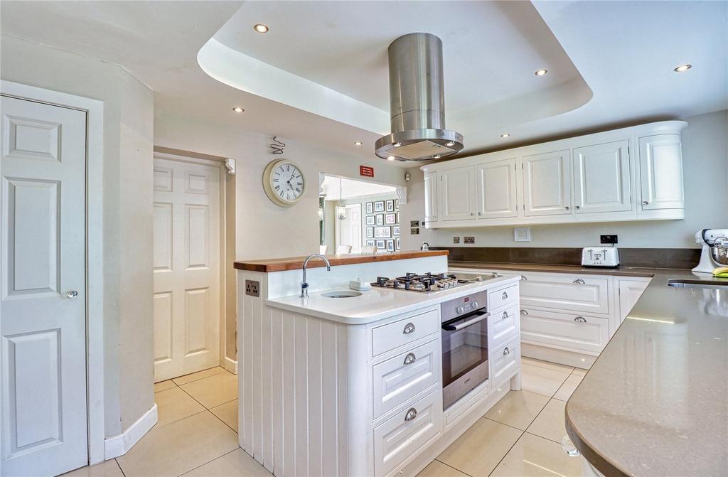 West End Lane, Horsforth, Leeds, West Yorkshire, LS18 5 bed detached