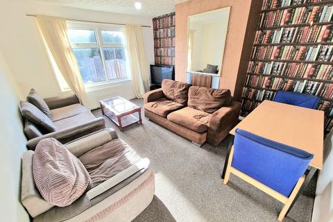 4 bedroom semi-detached house to rent, Shirley Avenue, Salford M7 3QY
