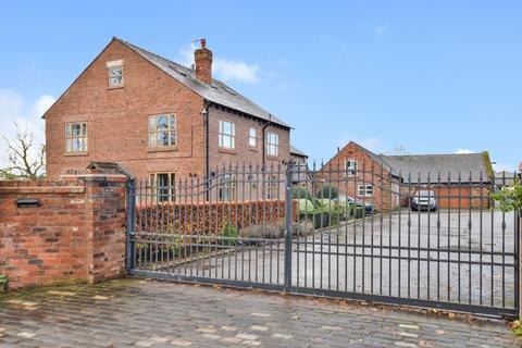5 bedroom detached house for sale - Tray Ashes Farm, Widnes