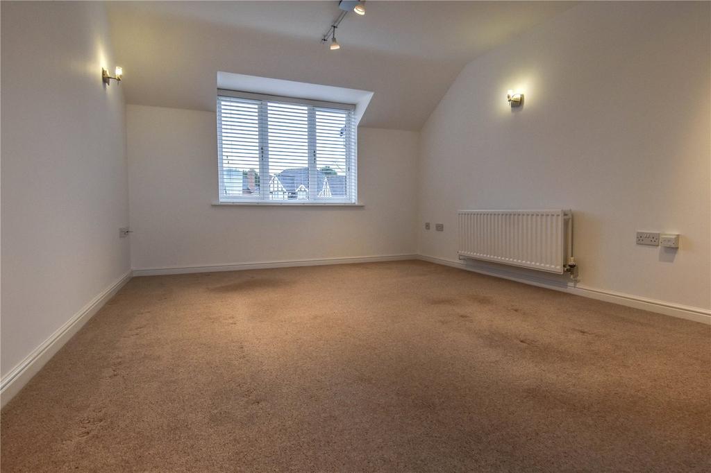 Stratford Gardens, Bromsgrove, Worcestershire, B60 2 bed apartment £