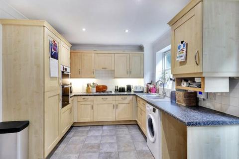 3 bedroom terraced house to rent, London Road, Westerham, Kent, TN16