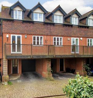 3 bedroom terraced house to rent, London Road, Westerham, Kent, TN16