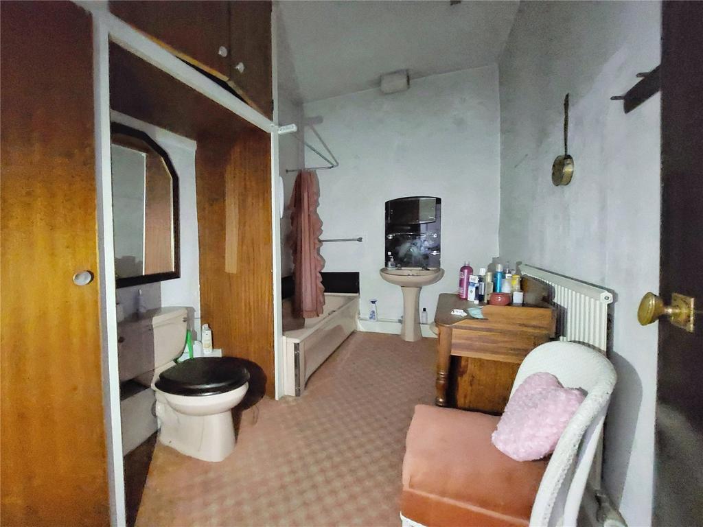 17, Bathroom:
