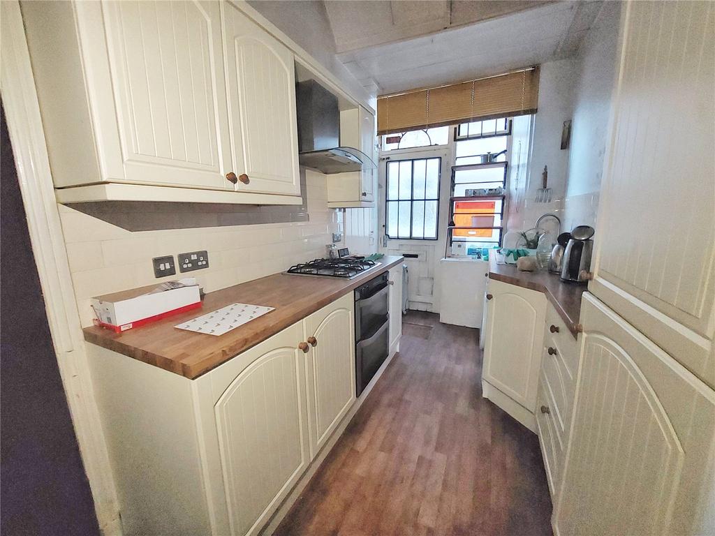 17, Kitchen: