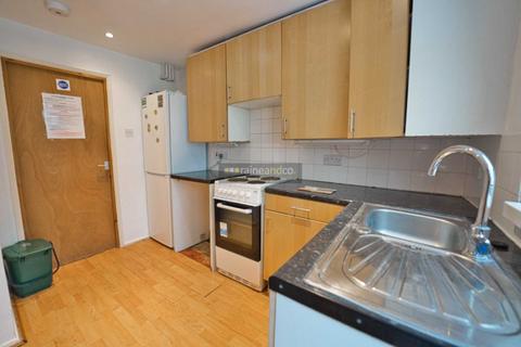 3 bedroom end of terrace house to rent, Willow Way, Hatfield