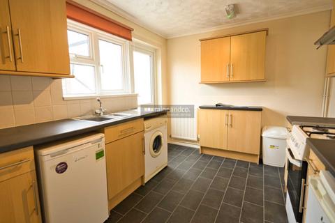 3 bedroom end of terrace house to rent, Cherry Way, Hatfield