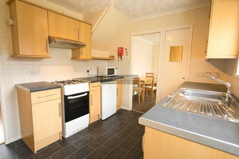 3 bedroom end of terrace house to rent, Cherry Way, Hatfield