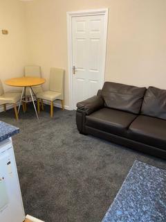 3 bedroom flat to rent, Lane End, Hatfield