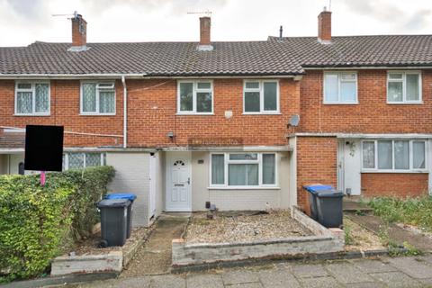 3 bedroom terraced house to rent, Willow Way, Hatfield