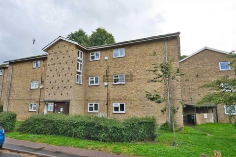 3 bedroom flat to rent, Meadow Croft, Hatfield