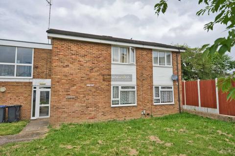 3 bedroom flat to rent, De Havilland Close, Hatfield