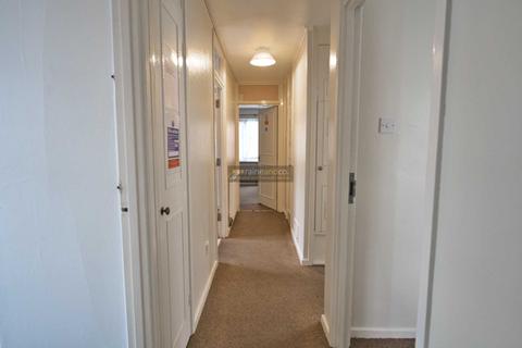 3 bedroom flat to rent, De Havilland Close, Hatfield