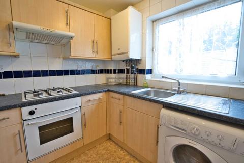 3 bedroom flat to rent, De Havilland Close, Hatfield