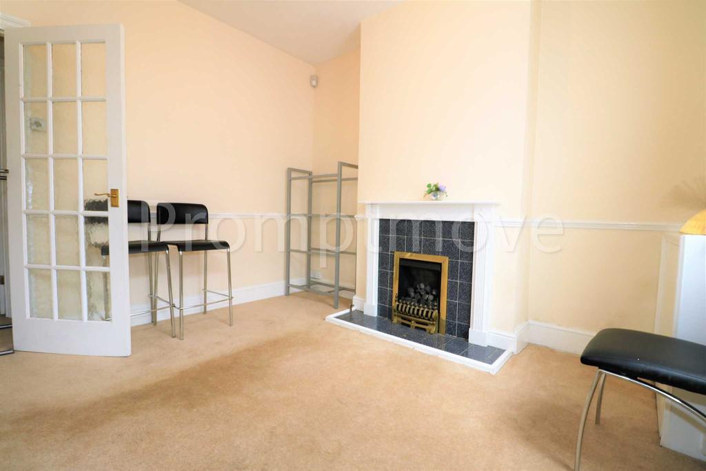 Hartley Road Luton LU2 0HY 2 bed terraced house £1,000 pcm (£231 pw)