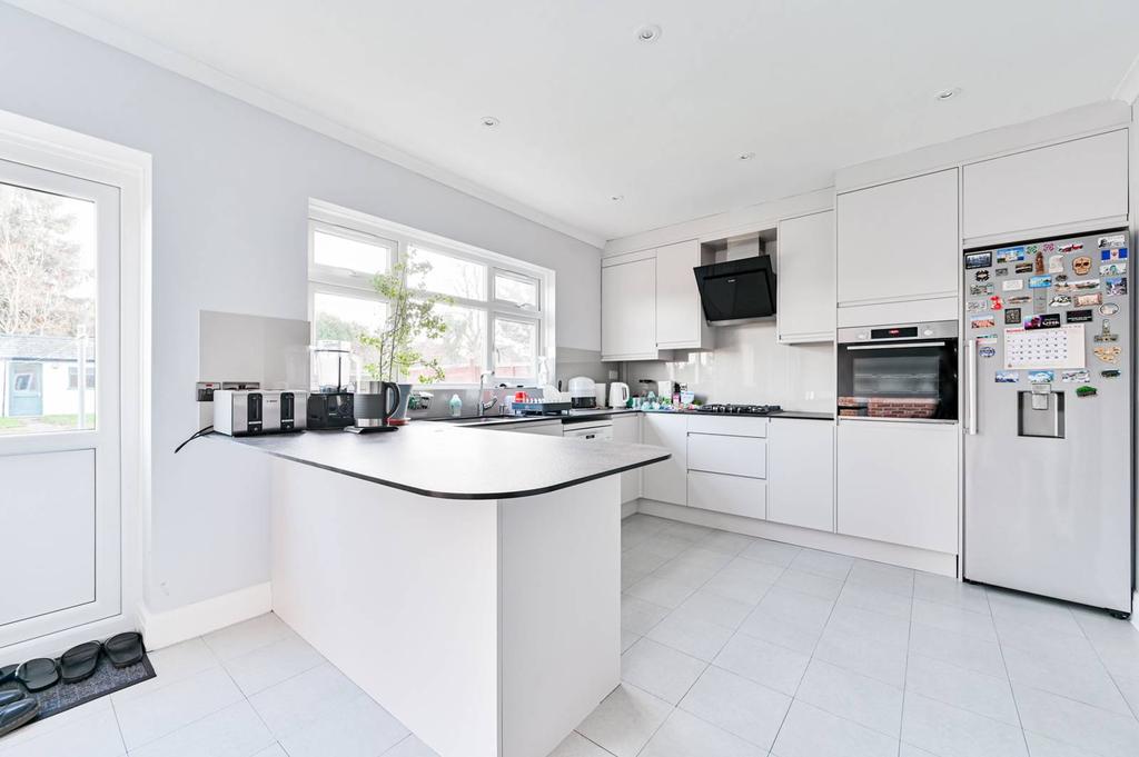 Woodlands Avenue, Eastcote, Ruislip, HA4 5 bed semidetached house £