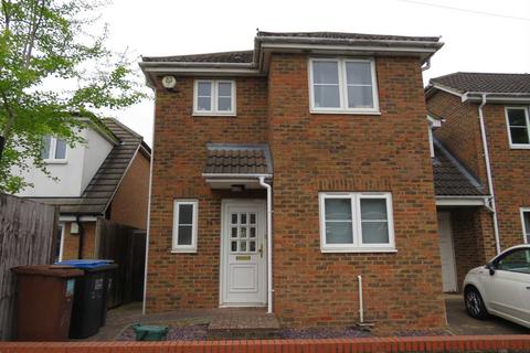 4 bedroom link detached house to rent, Ely Close