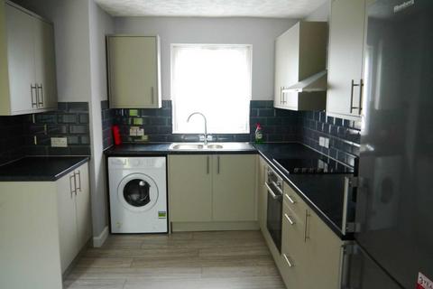 4 bedroom terraced house to rent, The Sidings, Hatfield