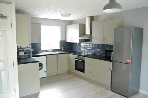 4 bedroom terraced house to rent, The Sidings, Hatfield