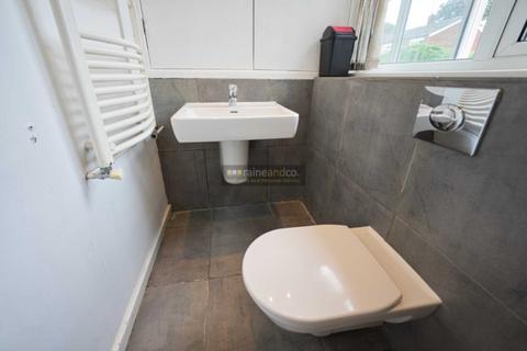 4 bedroom end of terrace house to rent, Travellers Lane, Hatfield