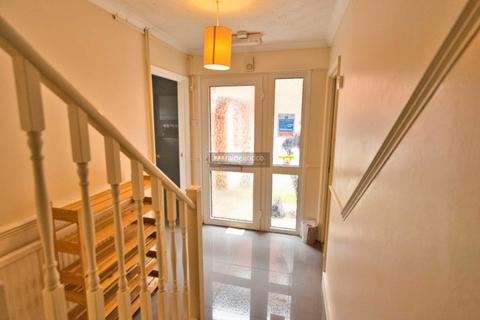 4 bedroom terraced house to rent, Oak Grove, Hatfield