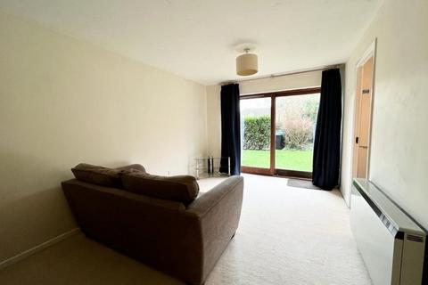 1 bedroom flat to rent, Egham, Surrey, TW20