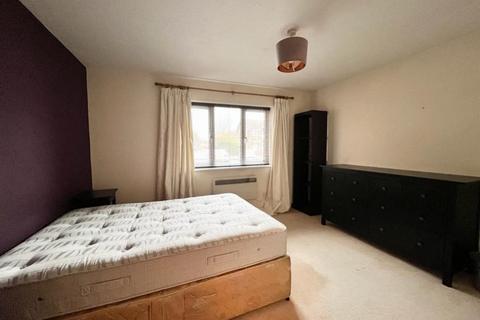 1 bedroom flat to rent, Egham, Surrey, TW20