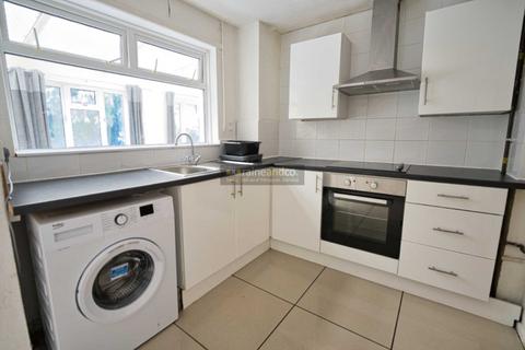 4 bedroom terraced house to rent, Blackthorne Close, Hatfield