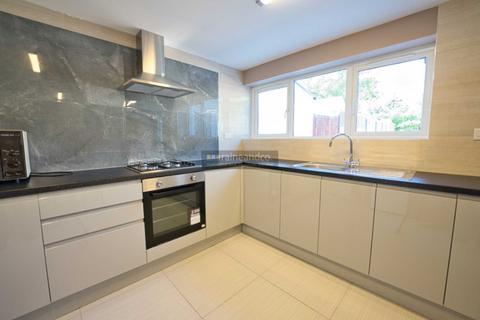 4 bedroom terraced house to rent, Bishops Rise, Hatfield