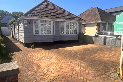 3 bedroom bungalow for sale - Woodlands Avenue, Poole, Dorset, BH15
