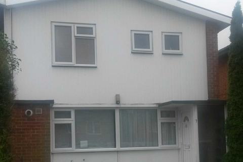 5 bedroom terraced house to rent, Holliers Way, Hatfield