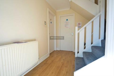 5 bedroom end of terrace house to rent, Eagle Way, Hatfield