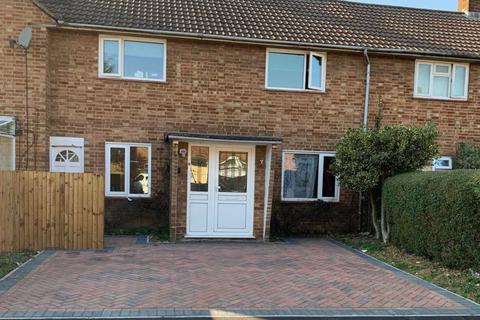 5 bedroom terraced house to rent, Holly Close, Hatfield