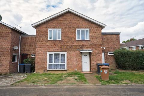 5 bedroom end of terrace house to rent, Meadowcroft, Hatfield