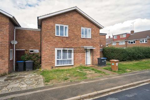 5 bedroom end of terrace house to rent, Meadowcroft, Hatfield