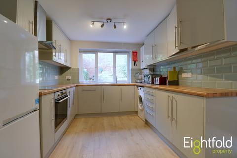 6 bedroom terraced house to rent, Coombe Road, Brighton