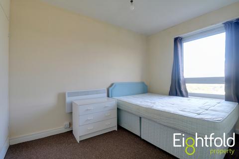 3 bedroom flat to rent, Fitch Drive, Brighton