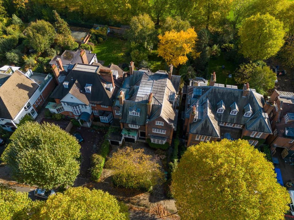 Elsworthy Road, Primrose Hill, London, NW3 5 bed detached house for