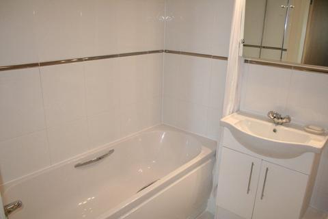 2 bedroom apartment to rent, Aspects Court, Slough, SL1