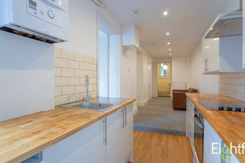 3 bedroom flat to rent, Cromwell Road, Hove