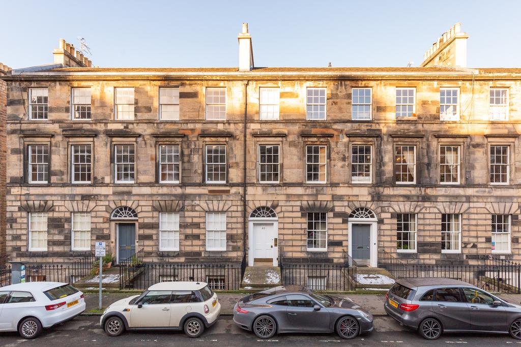 Cumberland Street, Edinburgh EH3 1 bed flat £325,000
