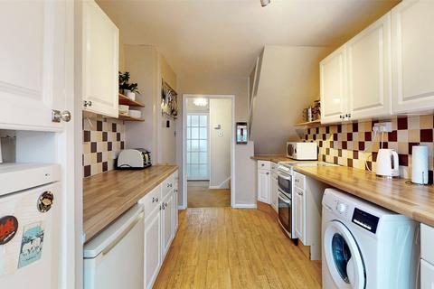 15 Claydon Crescent, Basildon, SS14 2HG