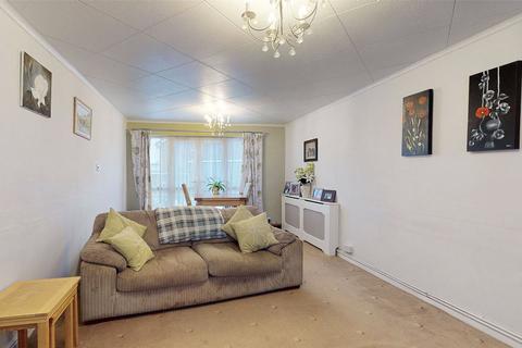 15 Claydon Crescent, Basildon, SS14 2HG