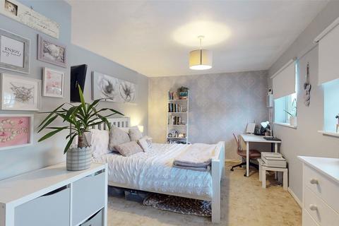 15 Claydon Crescent, Basildon, SS14 2HG
