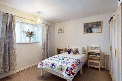 15 Claydon Crescent, Basildon, SS14 2HG