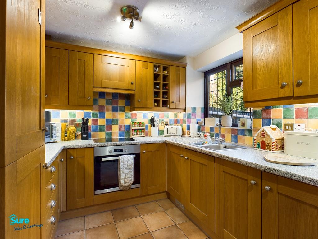 Crackley Meadow, Hemel Hempstead... 2 bed terraced house £1,400 pcm