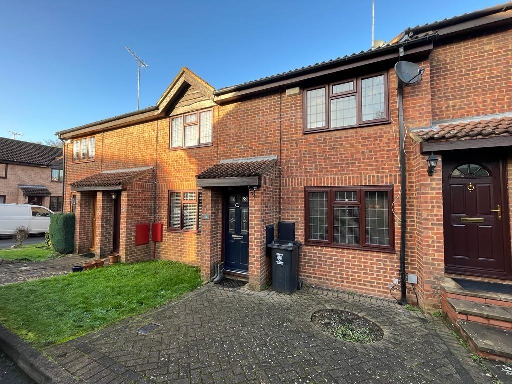 Crackley Meadow, Hemel Hempstead... 2 bed terraced house £1,400 pcm